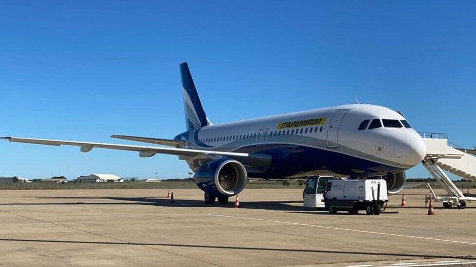 Linha aérea da Itapemirim suspende operação com passageiros dentro de avião