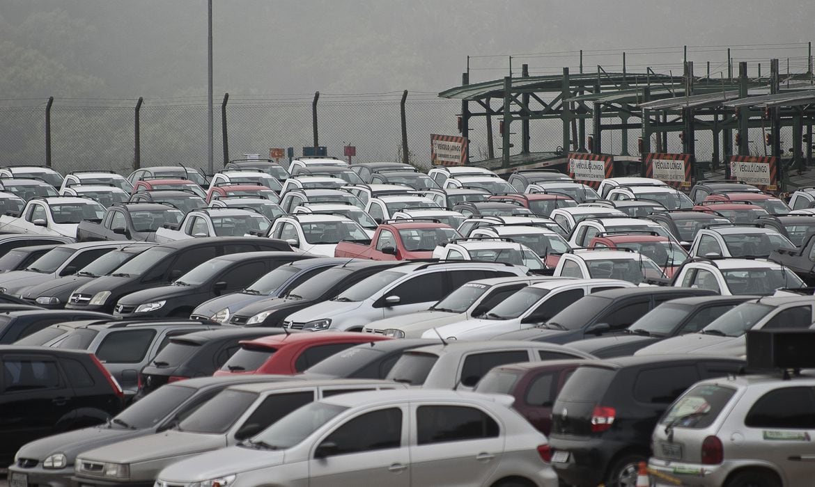 Carro popular: com a inflação, quanto custaria um Corsa dos anos