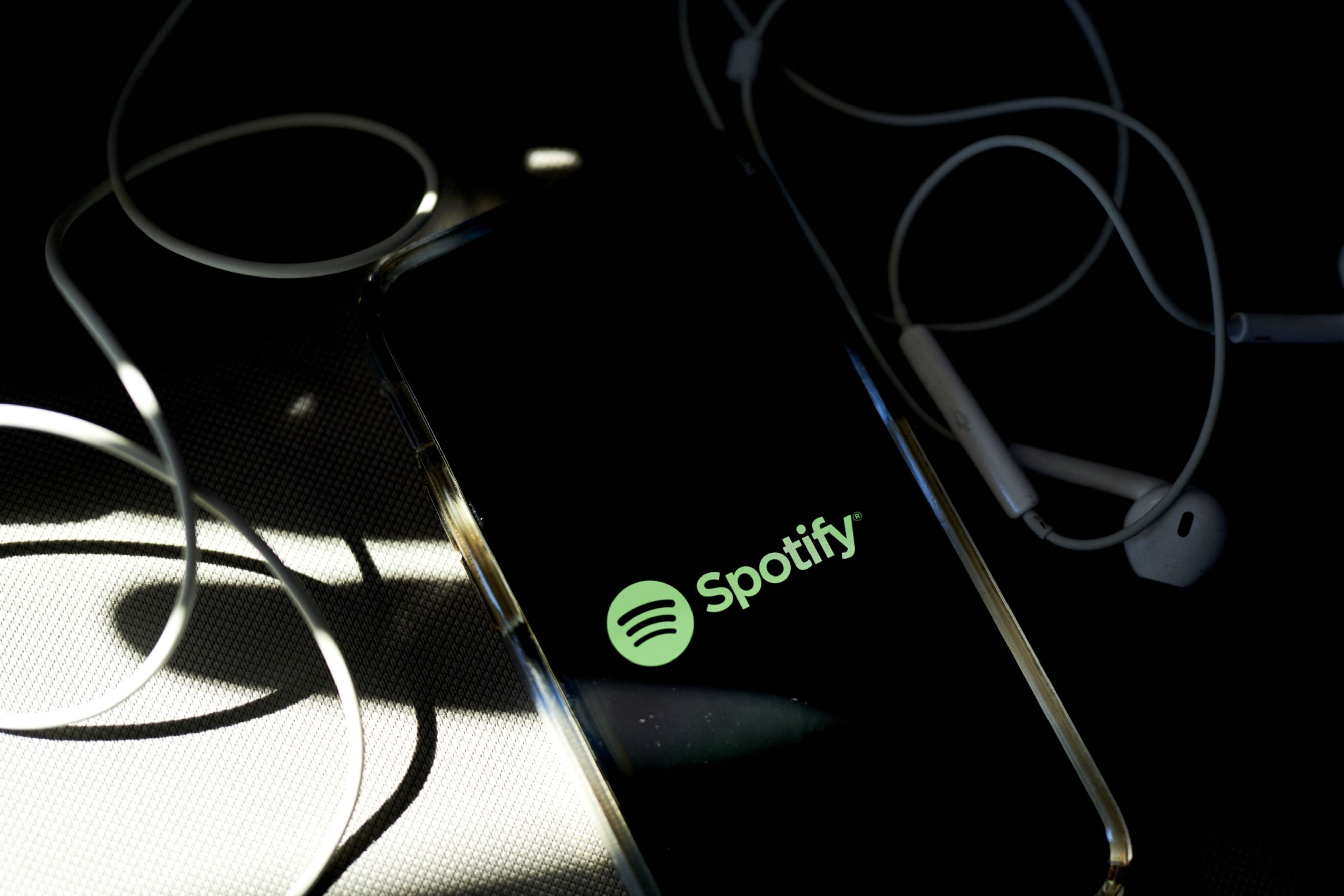 Assinantes aumentam, mas prejuízo do Spotify triplica em 2020, Economia