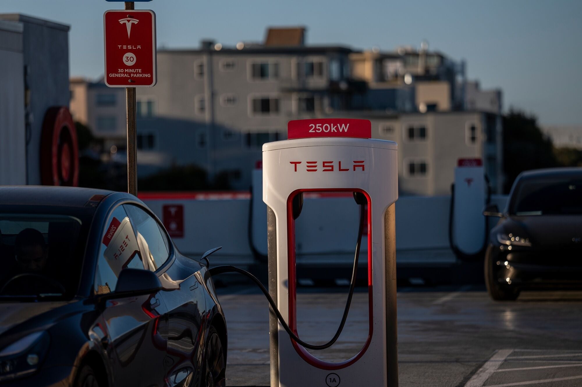 Fim de subsídios para elétricos pode ser pior para a Tesla do que Musk  afirma